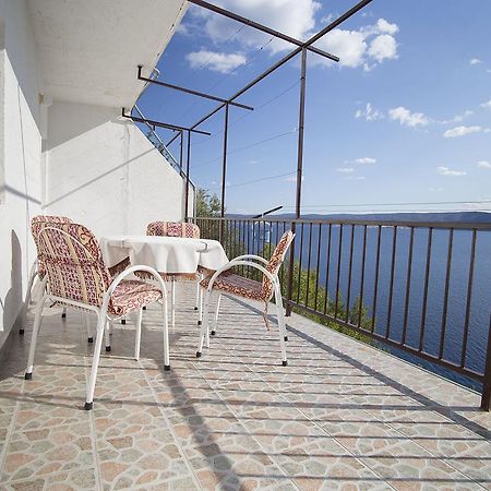 Stanici Beach Apartments Omiš Kültér fotó
